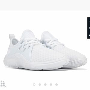 Nike Women’s Acalme Sneaker